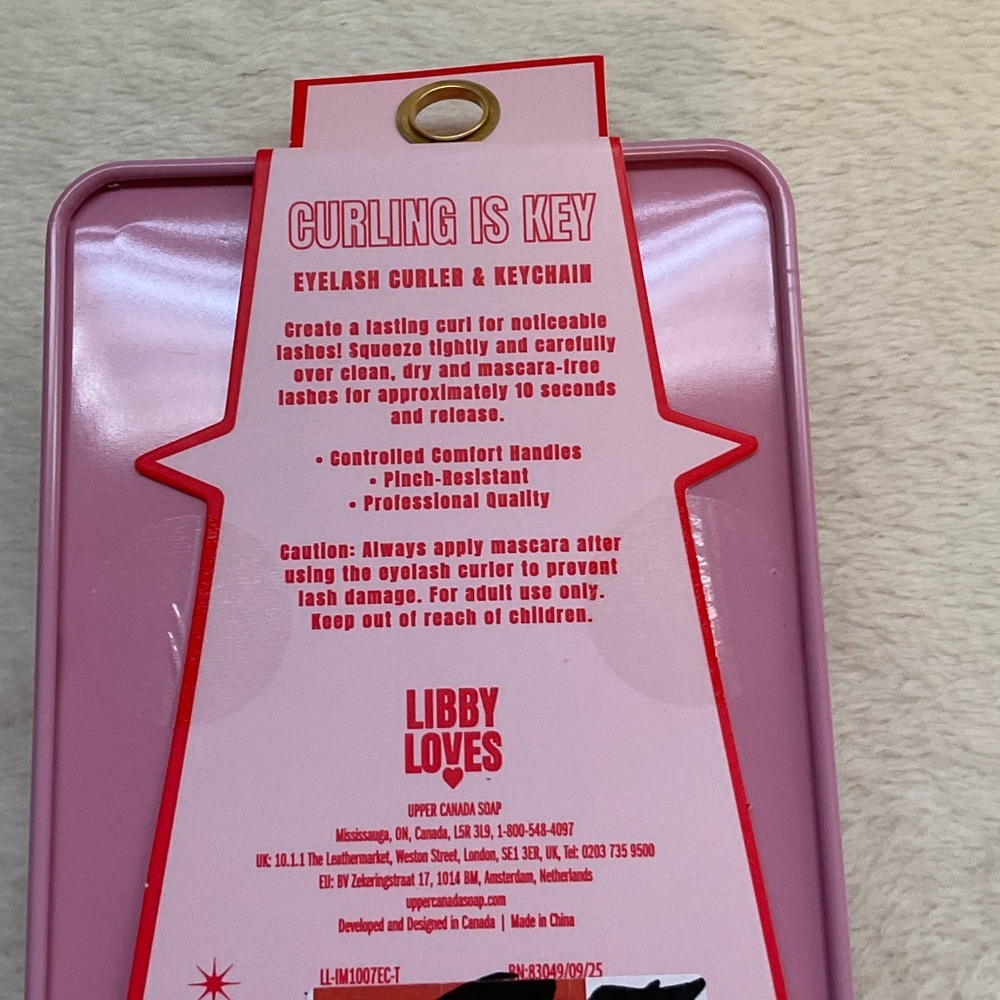 Red Eyelash Curler & Keychain Set - Picture 2 of 4